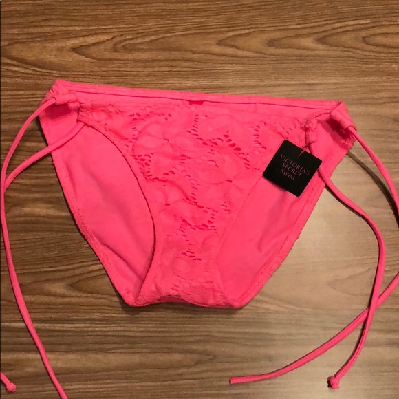 Peek-a-Boo Lace Front Tie Bralette Black | Hanky Panky